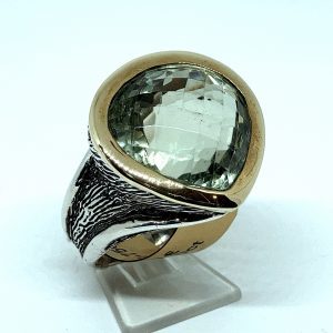 Sortija en plata y oro,con Berilo de 20 cts, en original talla .Pieza Única