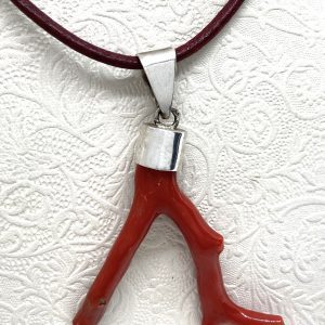 Colgante artesano, de rama de coral natural.Plata primera ley .