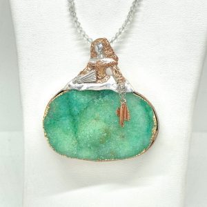 Colgante "Menina", en plata de primera ley, con Geoda natural verde