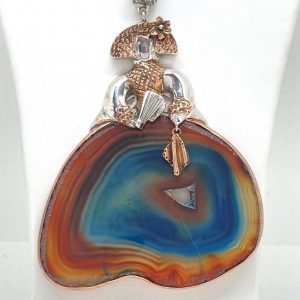 Colgante "Menina", en plata de primera ley, con Ágata natural y, Diamante.