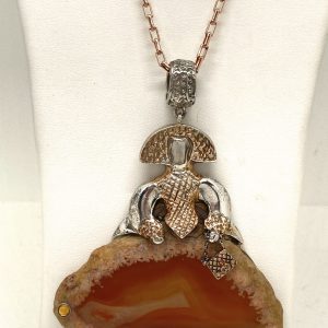 Colgante "Menina", en plata de primera ley, con Ágata natural marrón