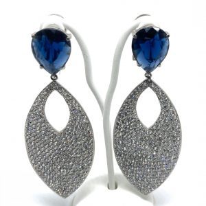 Espectaculares pendientes de plata ,con cuajado de circonitas.