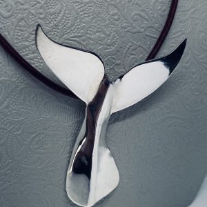 Colgante cola de Ballena.