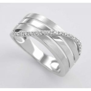 Sortija aro triple , en oro blanco y Diamantes.