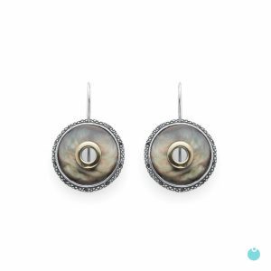 Pendientes en plata rodiada,con gran Madreperla circular.Detalles en oro de 9 k.