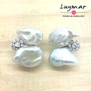 Pendientes , con doble Perla Barroca ,y roseta de circonitas.Cierre omega