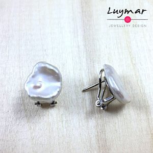 Pendientes , con  Perla Barroca ,cierre omega